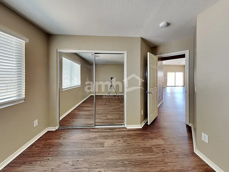 2653 W Sunset Way — Photo 17