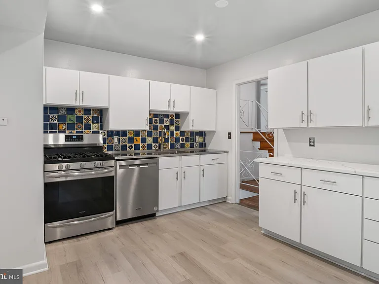 6523 Kerns Rd — Photo 23