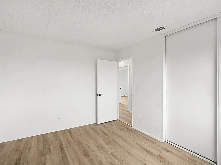 995 Matthew Ct — Photo 18