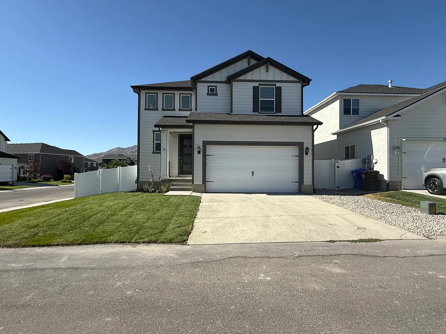 3 bed, 2.5 bath, 2576 sqft, $2,500 — Photo 3