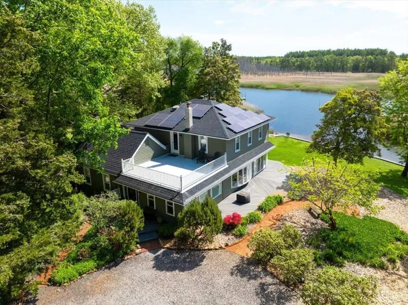 138 N Maple Ave, Tuckerton, NJ 08087