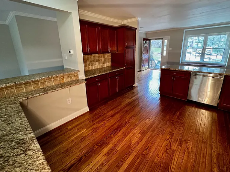 1424 Redwood Ct — Photo 6