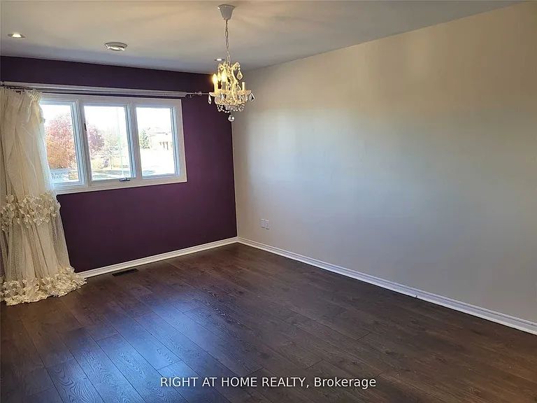1080 Glenashton Dr #UPPER — Photo 26