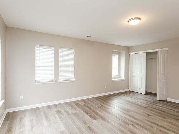 4th image of 315 Yellow Iris Rd