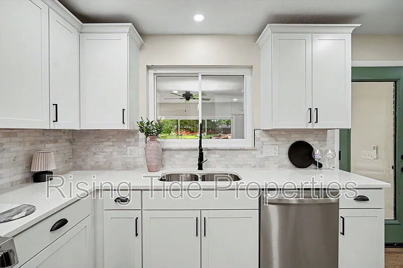 4 bed, 2.5 bath, 2124 sqft, $2,795 — Photo 3