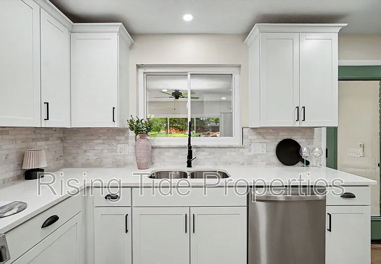 2569 Richmar Dr — Photo 3