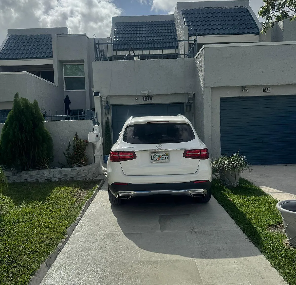 3 bed, 2.5 bath, 2030 sqft, $2,900 — Photo 1