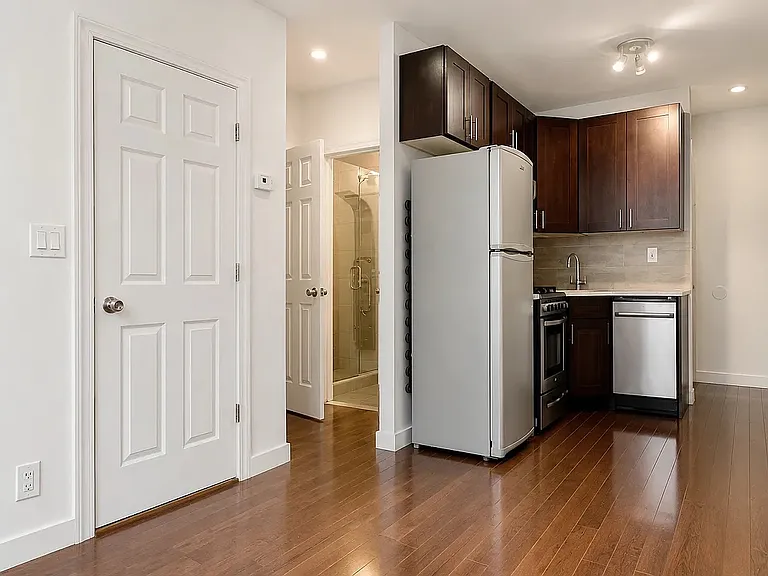 386 Manhattan Ave #14A — Photo 4