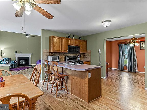 2nd image of 833 Slate Hill Dr