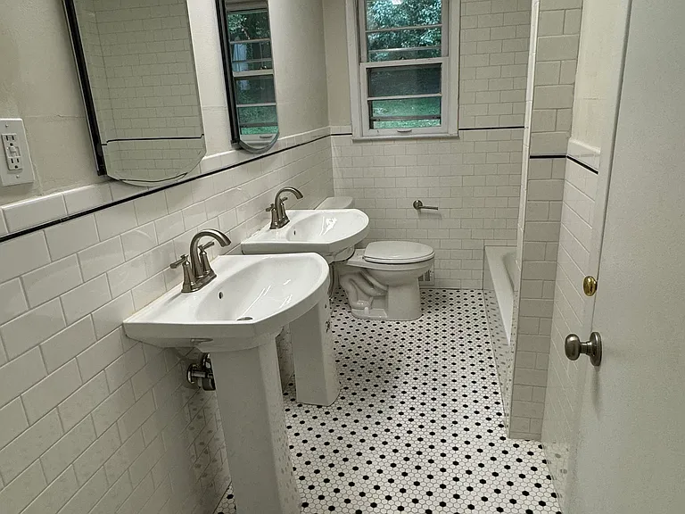 231 Candler Dr — Photo 4