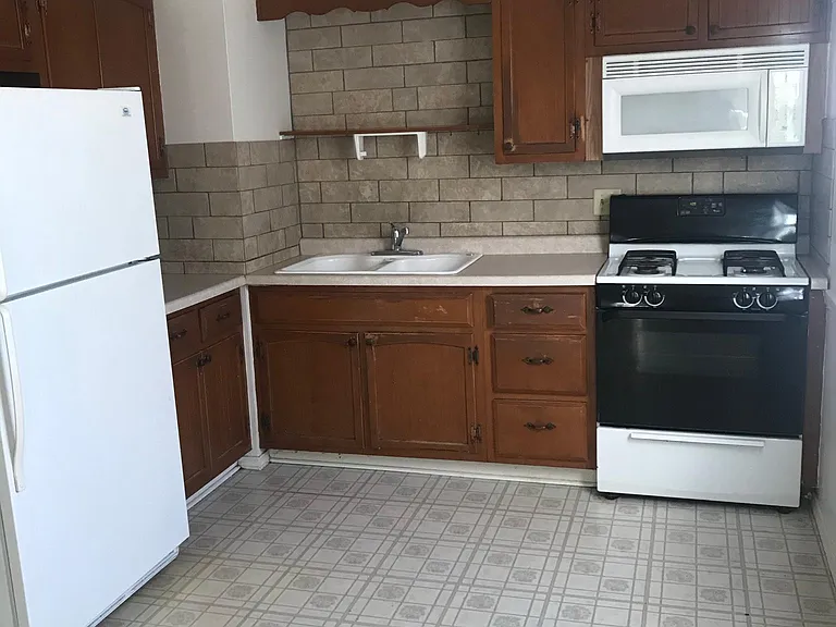 372 Irene Ave — Photo 2