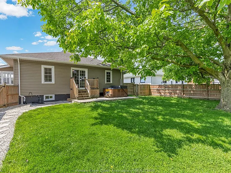 76 Texas Rd — Photo 28