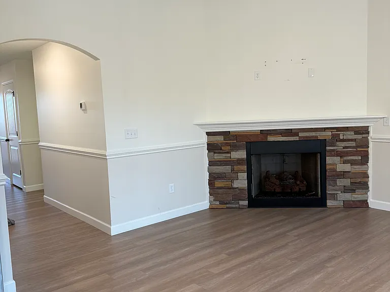 2213 Davenport Ct — Photo 4