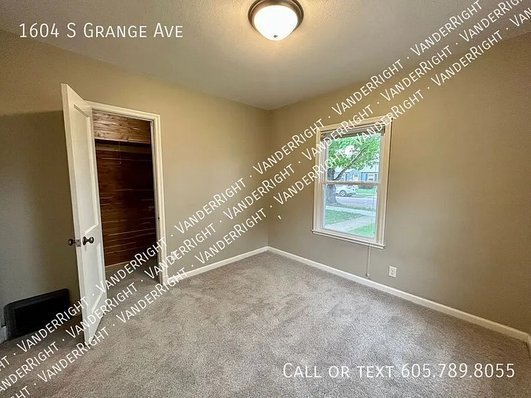 1604 S Grange Ave — Photo 14