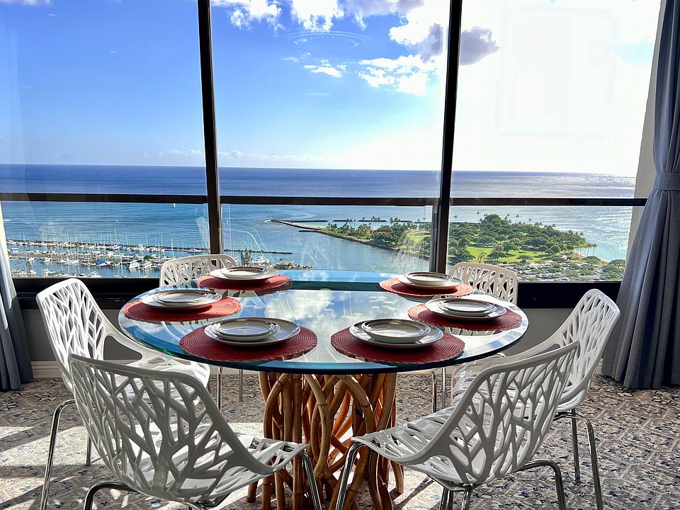 Glass table fit six people