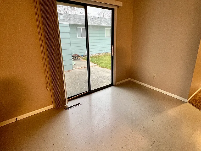 1121 Yellowstone Ave — Photo 10