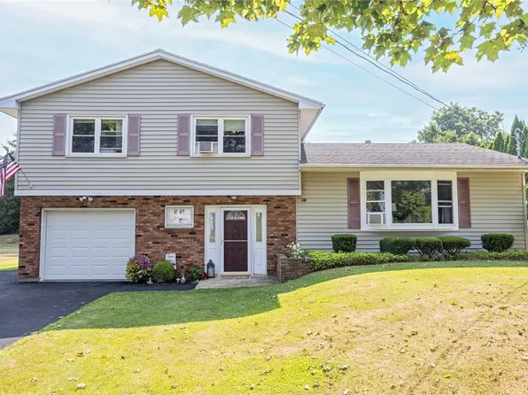9013 Linwood Rd, Le Roy, NY 14482
