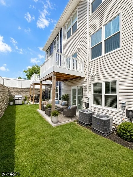 3 bed, 3.5 bath, 2349 sqft, $4,500 — Photo 3