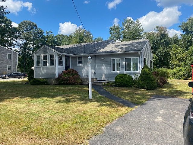 Front of house with 2 car driveway