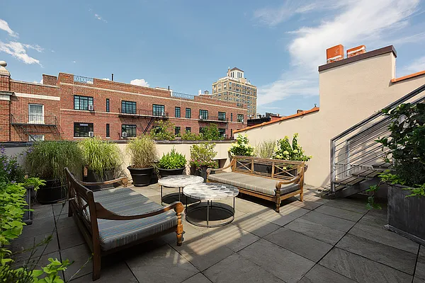 Sold by Compass | media 18