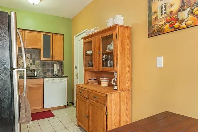 130 Sutherland Rd #5 — Photo 15
