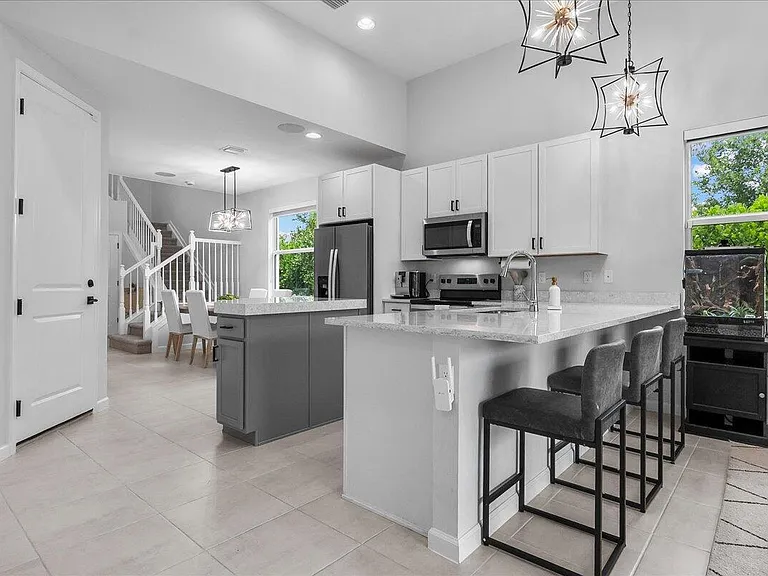 16493 Helix Ct — Photo 7