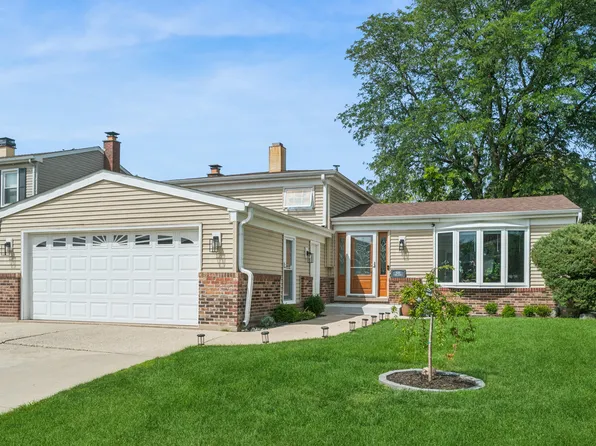836 Napa St, Carol Stream, IL 60188