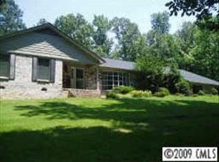 101 Forest Hills Dr, Mount Holly, NC 28120