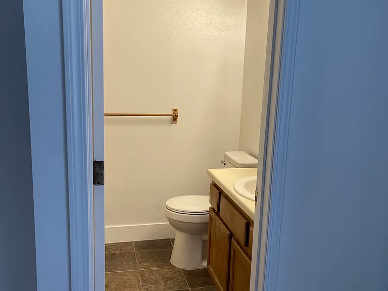 1112 S Clover Dr — Photo 4