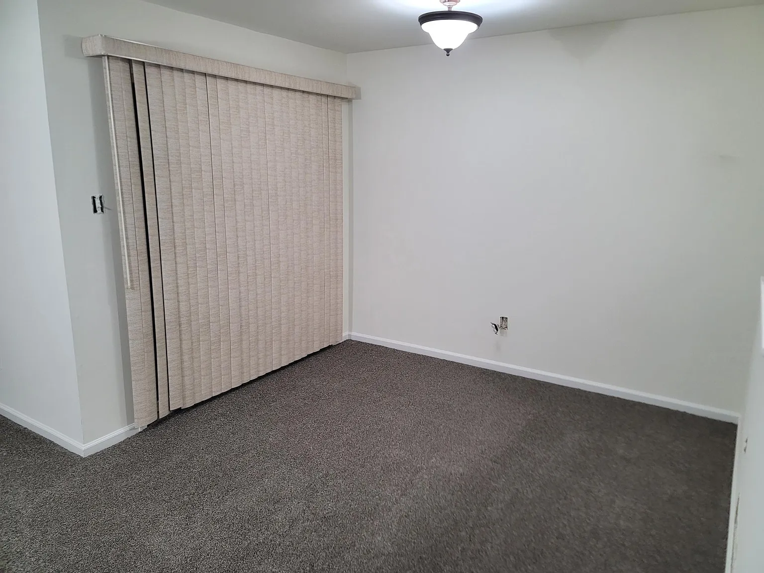 503 Colgate Ct — Photo 2