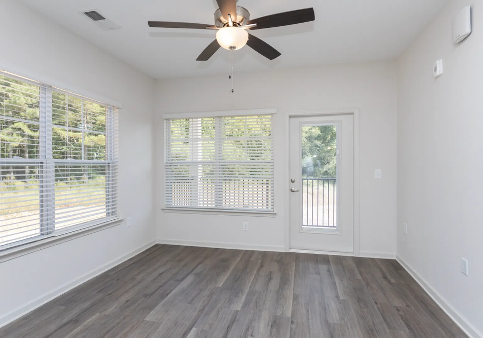 The Laurel- 1 Bedroom — Photo 3