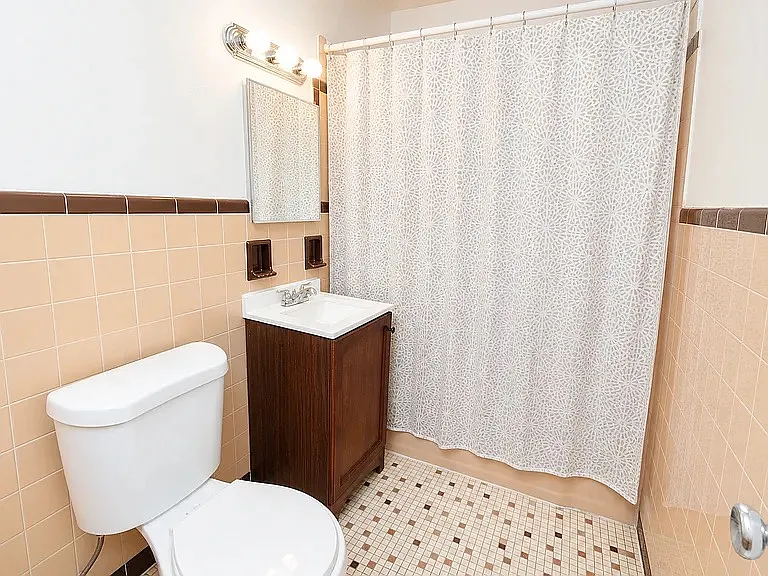 Carpeted 2-Bedroom