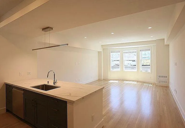 Building Photo - 1740 Broadway St #304