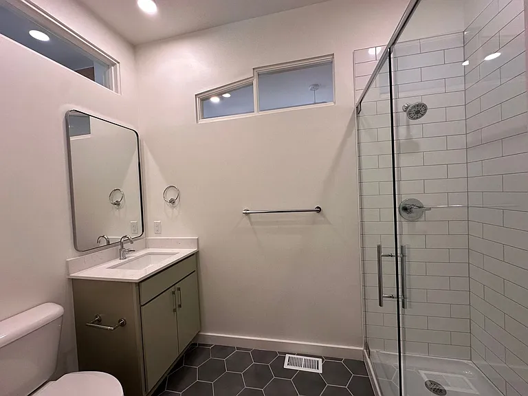 209 Woodward St — Photo 9