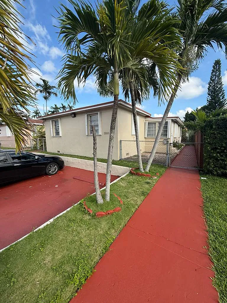 2 bed, 1300 sqft, $2,100 — Photo 1
