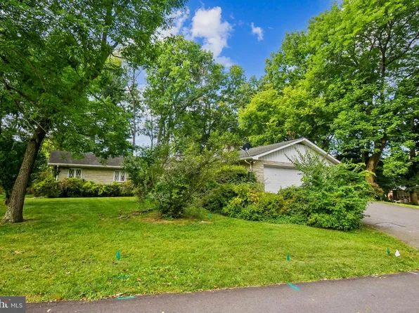 19105 Shamrock Ln, Hagerstown, MD 21742