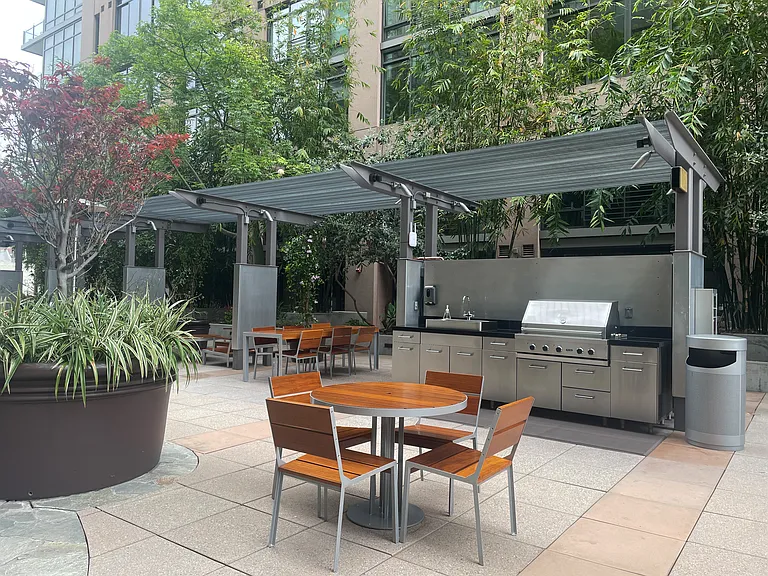1111 S Grand Ave #1116 — Photo 29