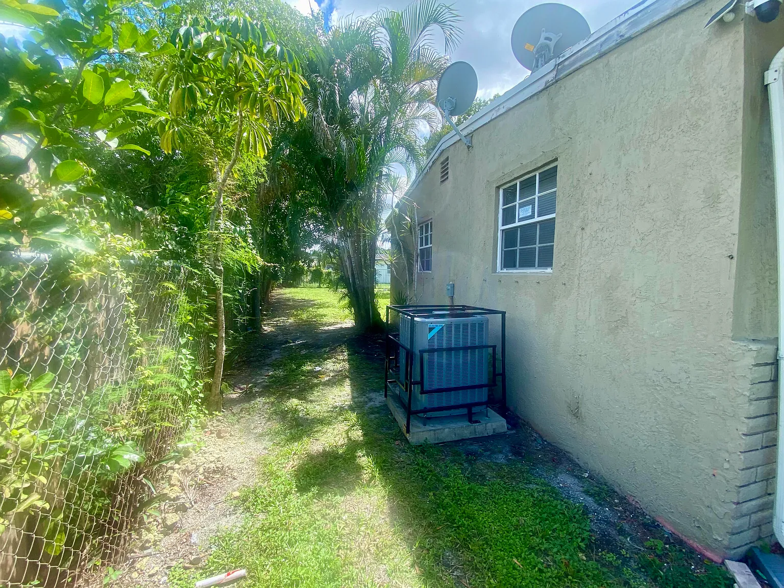 3 bed, 1.0 bath, 984 sqft, $2,550 — Photo 4