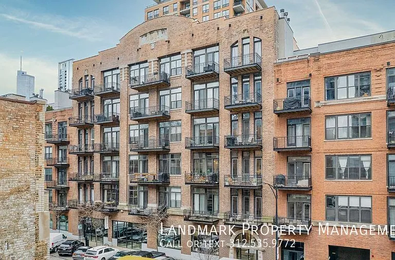 375 W Erie St #403 — Photo 1