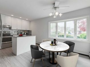 33 Thimble Ln, Hicksville, NY 11801