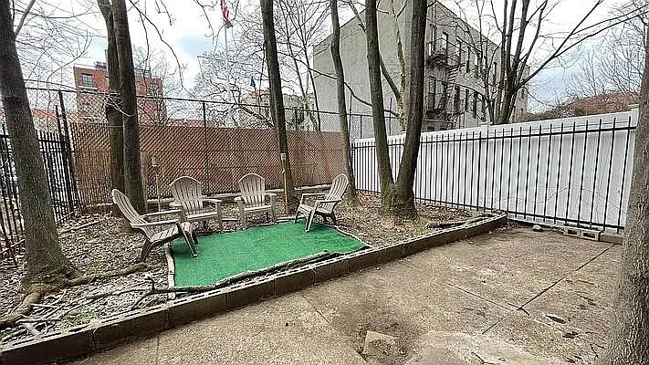 Rented by EXR | media 9