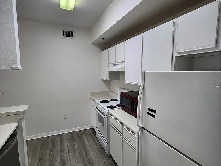 6321 Aragon Way #304 — Photo 2