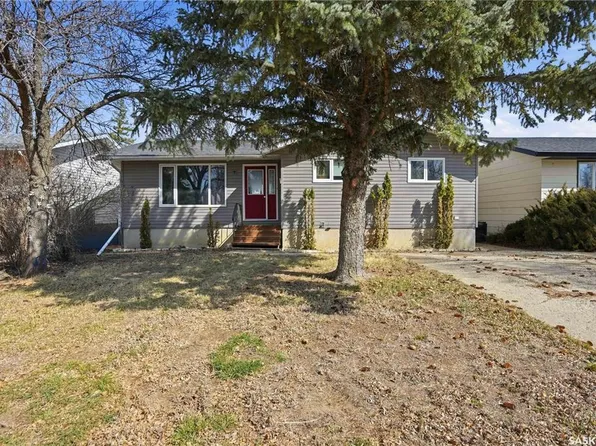 512 4th AVENUE W, Assiniboia, SK S0H 0B0