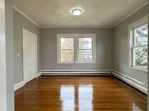4th image of 240 E 9th St #9