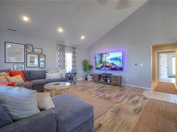 34 Bobcat Dr, Mound City, KS 66056