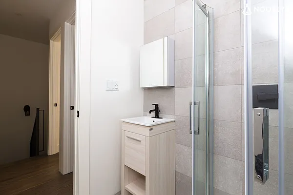 Rented by Nooklyn NYC LLC | media 45