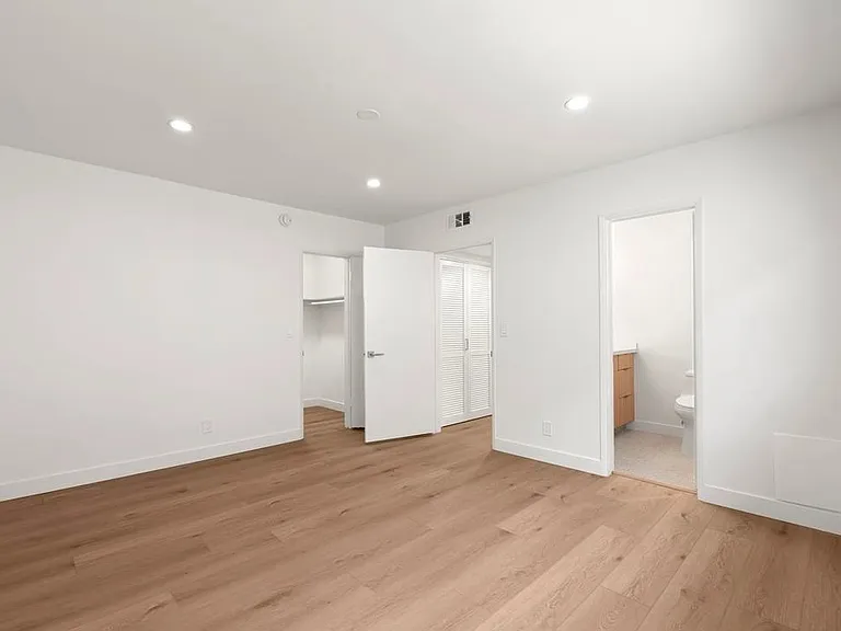 739 N Sweetzer Ave #6 — Photo 21
