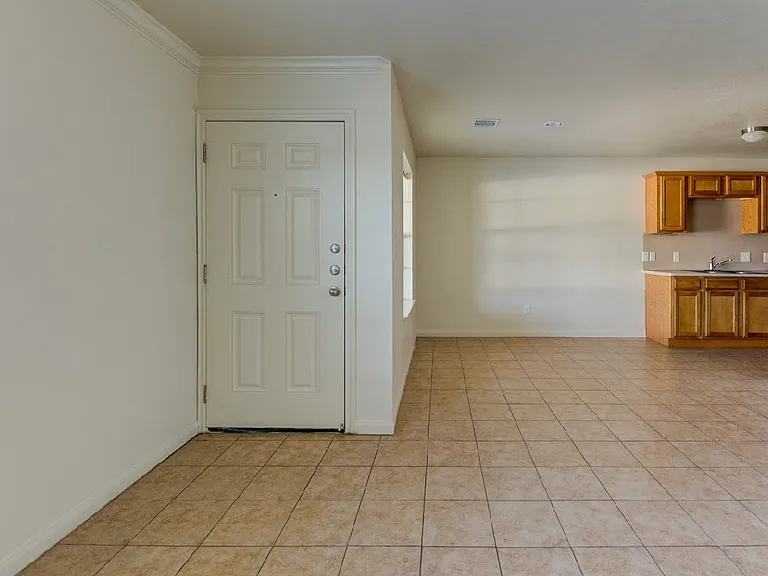 1319 N Houston Ave — Photo 3