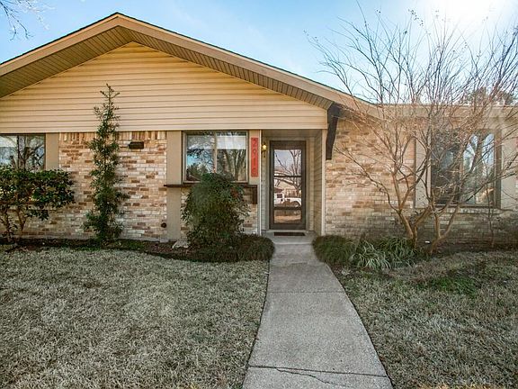 2nd image of 2910 Chariot Ln