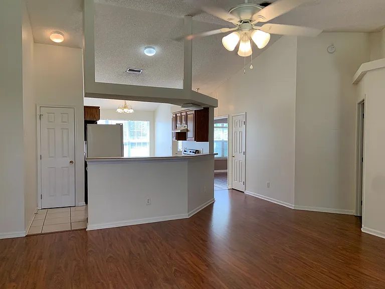 2704 Ian Ct — Photo 12